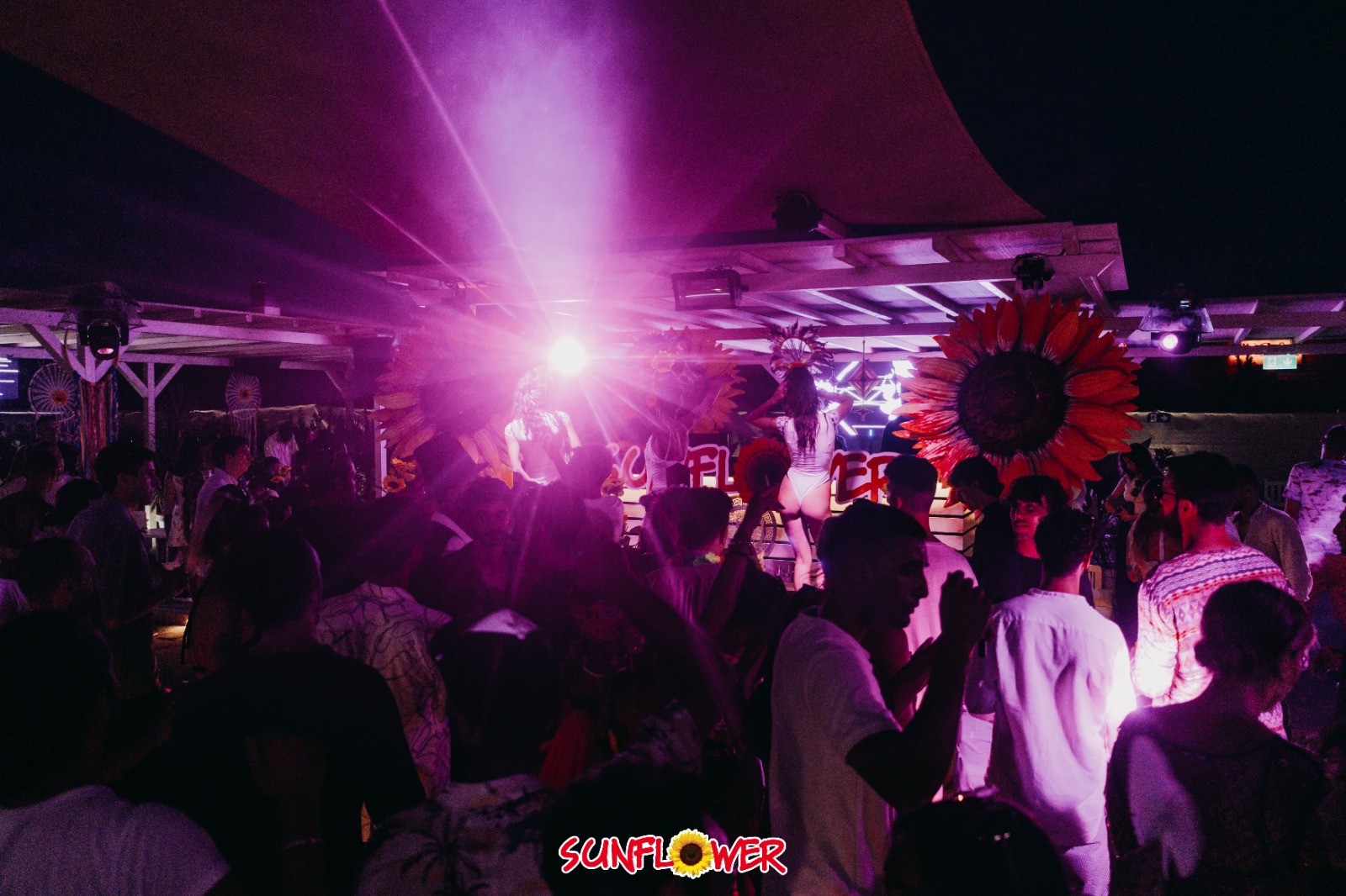 Photo Gallery Sunflower - Ferragosto Edition - Lunedì 14 Agosto 2023 @ Maki Maki Club